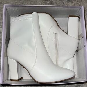 TOP Moda Chic White Heeled Boots